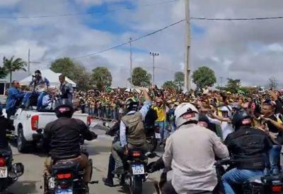 Bolsonaro participa de primeira "motociata" no Nordeste Bolsonaro participa de primeira "motociata" no Nordeste