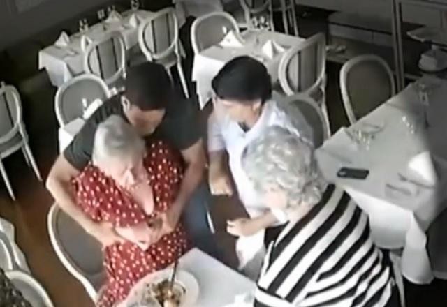 Imagem da noticia Idosa engasgada em restaurante é salva por ex-ministro