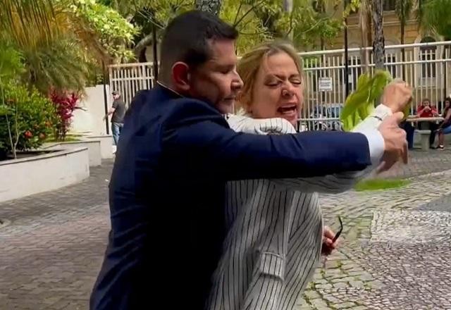Imagem da noticia Racista flagrada xingando entregadores tenta agredir jornalistas