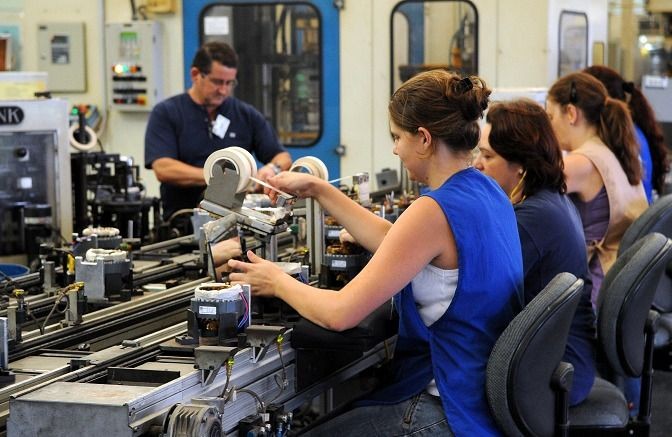 Imagem da noticia Empresas com mais de 100 funcionários devem informar remunerações
