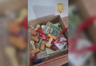 Grupo que vendia atestados e receitas médicas falsos é alvo de operação policial no DF Grupo que vendia atestados e receitas médicas falsos é alvo de operação policial no DF