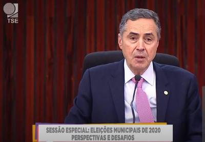 Barroso contradiz estudo do TSE e diz que circulação de fake news é mínima em 2020 Barroso contradiz estudo do TSE e diz que circulação de fake news é mínima em 2020