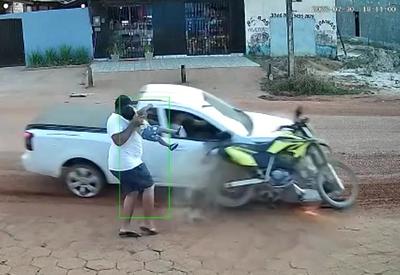Vídeo: Pai salva bebê de ser atropelado por carro no Pará Vídeo: Pai salva bebê de ser atropelado por carro no Pará