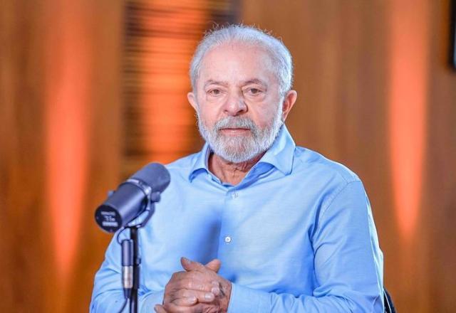 De volta do Paraguai, Lula reúne petistas para discutir reforma ministerial De volta do Paraguai, Lula reúne petistas para discutir reforma ministerial