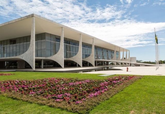 Imagem da noticia Governo publica texto da Lei Orçamentária da União para 2022