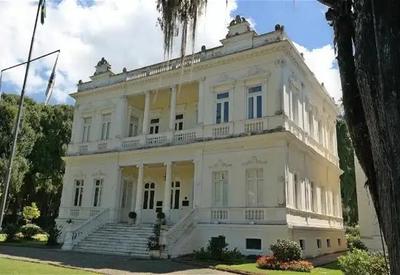 Prefeito de Petrópolis (RJ) é alvo de operação do Ministério Público Prefeito de Petrópolis (RJ) é alvo de operação do Ministério Público