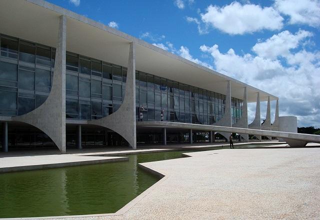 Planalto libera ministro a atuar em empresas do mesmo setor Planalto libera ministro a atuar em empresas do mesmo setor