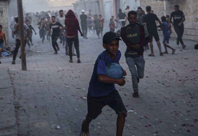 Negociações de cessar-fogo em Gaza são retomadas; Ocidente pressiona por acordo Negociações de cessar-fogo em Gaza são retomadas; Ocidente pressiona por acordo