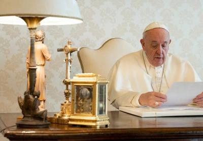 Papa Francisco diz que vacina da Covid-19 não pode ser propriedade de um país Papa Francisco diz que vacina da Covid-19 não pode ser propriedade de um país