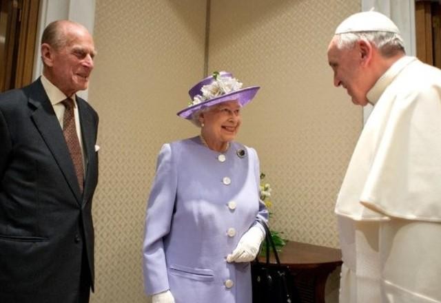 Imagem da noticia Papa Francisco deseja "unidade, prosperidade e paz" à rainha Elizabeth II