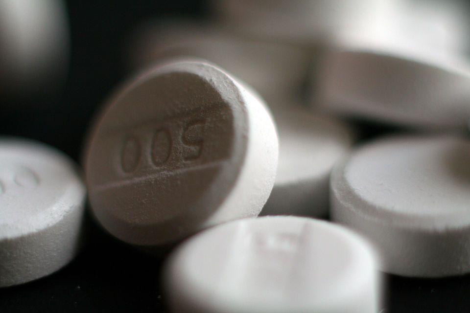 Anvisa suspende lote de paracetamol após suspeita de mofo Anvisa suspende lote de paracetamol após suspeita de mofo