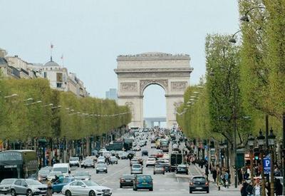 França passa a exigir certificado de vacinação em centros comerciais França passa a exigir certificado de vacinação em centros comerciais