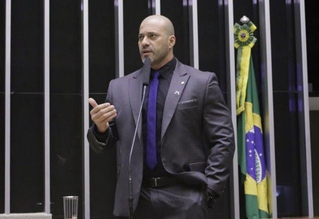 Imagem da noticia Moraes pede relatório sobre tornozeleira usada por Daniel Silveira