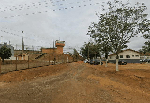 Polícia recaptura dois dos seis prisioneiros que fugiram de prisão no ES após serrar grade de cela Polícia recaptura dois dos seis prisioneiros que fugiram de prisão no ES após serrar grade de cela