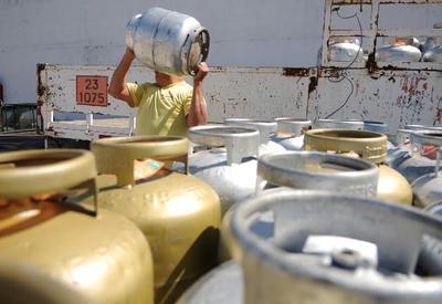 Petrobras anuncia aumento do gás de cozinha a partir desta 5ª feira Petrobras anuncia aumento do gás de cozinha a partir desta 5ª feira