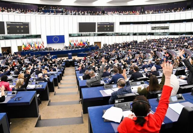 Imagem da noticia Apesar de avanço da extrema-direita, partidos do centro mantêm controle do Parlamento Europeu