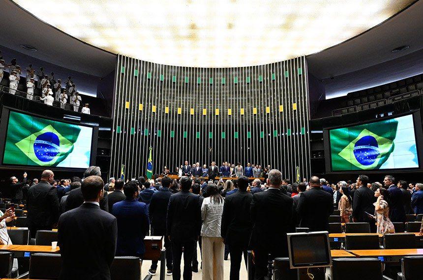 Parlamentares recuam no apoio à PEC da jornada de trabalho Parlamentares recuam no apoio à PEC da jornada de trabalho