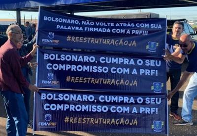 Policiais iniciam ações públicas para pressionar Bolsonaro por aumento Policiais iniciam ações públicas para pressionar Bolsonaro por aumento