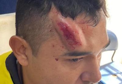 RJ: Policiais são agredidos por estudantes, com tesoura e tijolo RJ: Policiais são agredidos por estudantes, com tesoura e tijolo