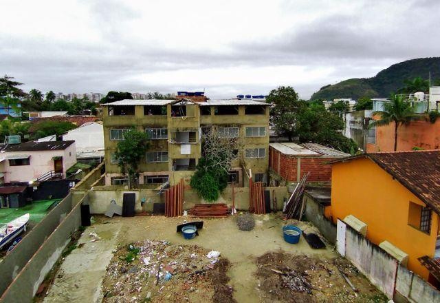 Imagem da noticia Prédio irregular avaliado em R$ 4 milhões é demolido na Ilha da Gigoia (RJ)