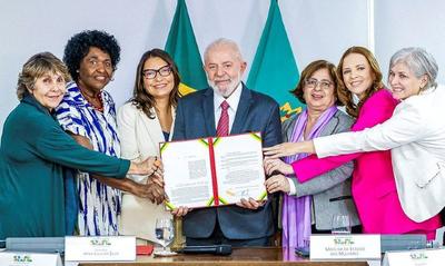 Lula critica violência contra a mulher e propõe criar “estatuto de bom comportamento do homem” Lula critica violência contra a mulher e propõe criar “estatuto de bom comportamento do homem”