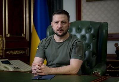 Zelensky afirma querer negociar com Putin Zelensky afirma querer negociar com Putin