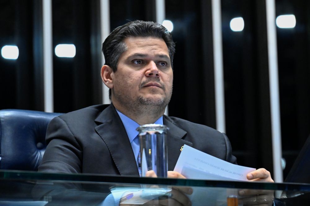 Imagem da noticia 6x1: Alcolumbre diz a aliados que avançará com PEC