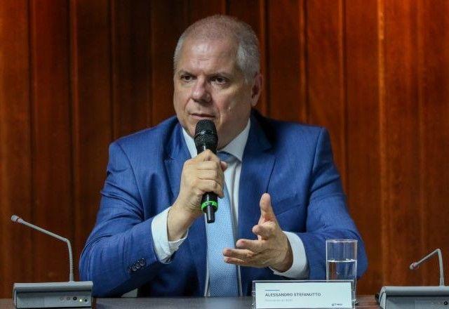 Presidente do INSS é afastado após operação contra fraude bilionária em aposentadorias e pensões Presidente do INSS é afastado após operação contra fraude bilionária em aposentadorias e pensões