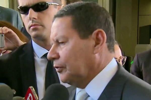 Presidente em exercício comenta sobre caso de Flávio Bolsonaro Presidente em exercício comenta sobre caso de Flávio Bolsonaro