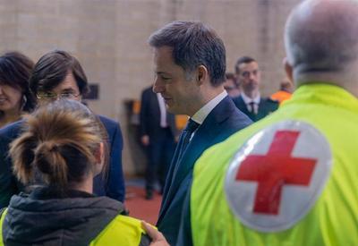 Seis morrem na Bélgica em atropelamento de multidão em desfile Seis morrem na Bélgica em atropelamento de multidão em desfile