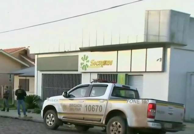 Imagem da noticia Quadrilha rouba agência bancária e faz reféns de cordão humano no RS