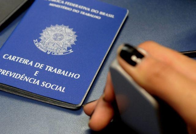 Imagem da noticia Desemprego fica estável em 11,1% no primeiro trimestre, aponta IBGE