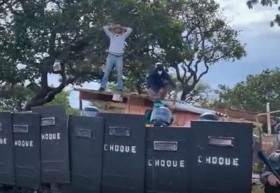 Quatro pessoas são presas durante manifestação contra despejos no DF Quatro pessoas são presas durante manifestação contra despejos no DF