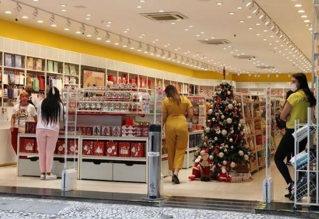 Imagem da noticia Vendas do Natal devem movimentar mais de R$ 57 bilhões, diz CNC