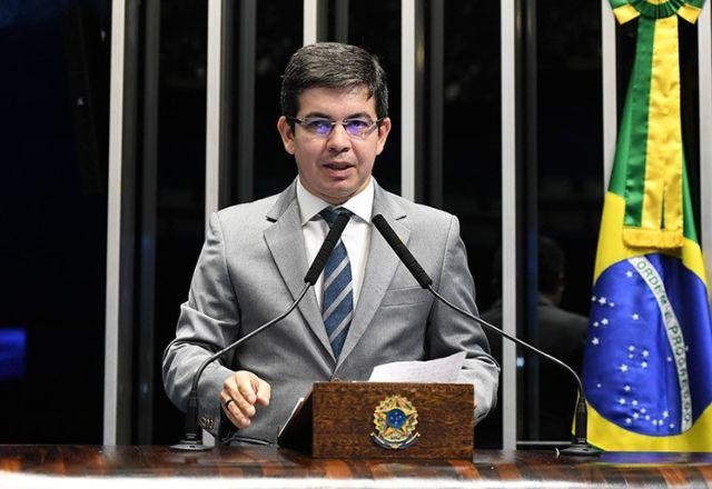 Imagem da noticia Randolfe pede que STF reconsidere investigar compra de imóveis de Bolsonaro