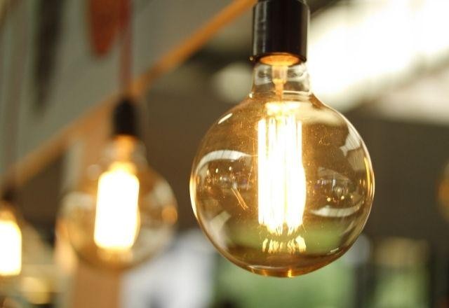 Imagem da noticia Aneel aprova reajuste nas tarifas de luz em Goiás, São Paulo e DF