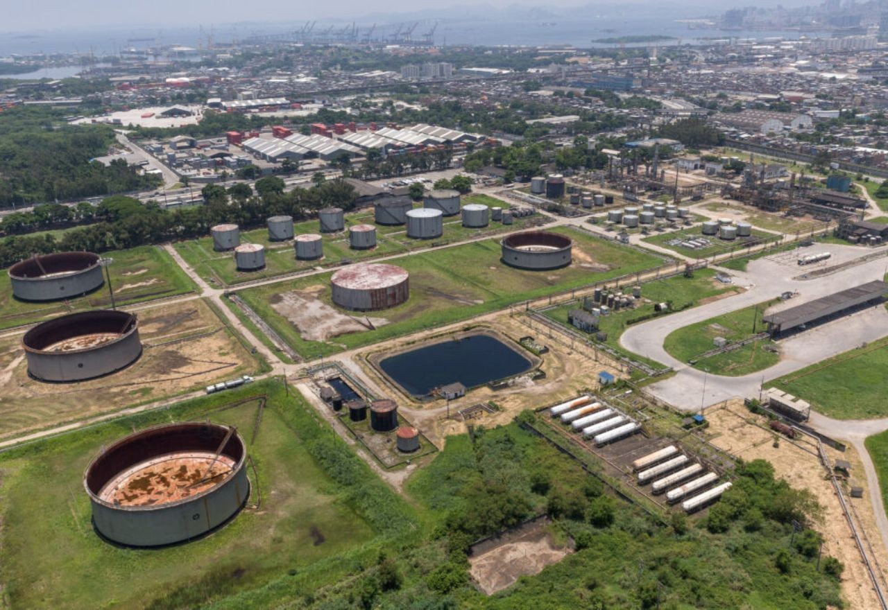 Imagem da noticia STJ manda suspender atividades da refinaria de Manguinhos, no Rio