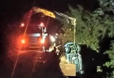 Viatura da Polícia Federal é resgatada em rio na Transamazônica no Pará Viatura da Polícia Federal é resgatada em rio na Transamazônica no Pará