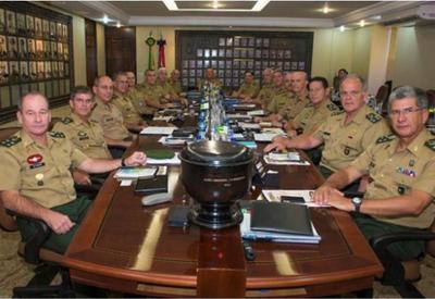 Comando do Exército foi alterado 3 dias antes de tuíte de general Comando do Exército foi alterado 3 dias antes de tuíte de general