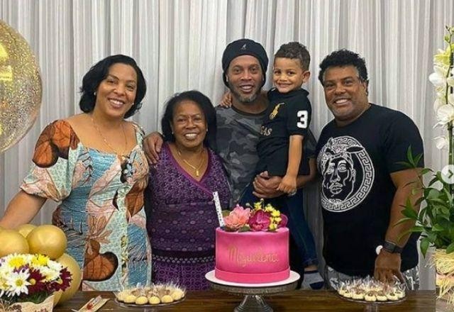 Imagem da noticia Sem presença de Ronaldinho Gaúcho, Miguelina Assis é enterrada no RS