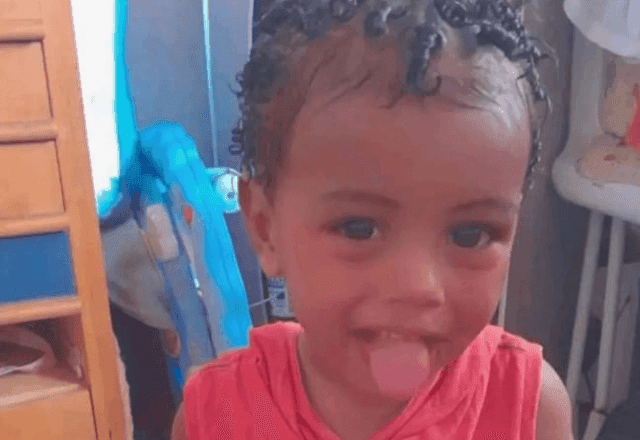Polícia do Rio investiga morte de bebê de 2 anos; família é suspeita de maus-tratos Polícia do Rio investiga morte de bebê de 2 anos; família é suspeita de maus-tratos