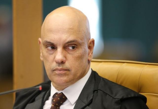 Imagem da noticia Moraes encaminha à PGR pedido de advogados contra posse de deputados