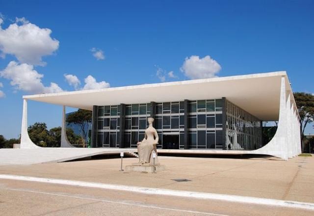 Imagem da noticia STF determina trancamento de investigação contra delegado afastado