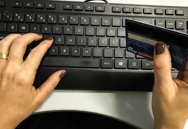 Imagem da noticia Governo quer decidir sobre taxação de compras internacionais de US$ 50 só depois das eleições