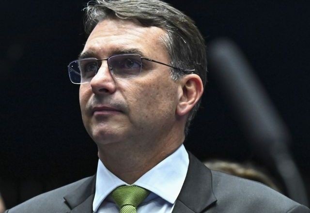 Imagem da noticia Presidente do PP confirma presença em reunião com Flávio Bolsonaro