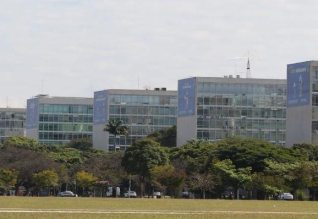 Imagem da noticia Servidores públicos terão que voltar ao trabalho presencial