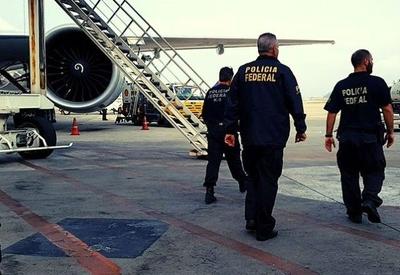 Passageiro é preso em flagrante pela PF por assediar mulher em voo de Brasília para Macapá Passageiro é preso em flagrante pela PF por assediar mulher em voo de Brasília para Macapá
