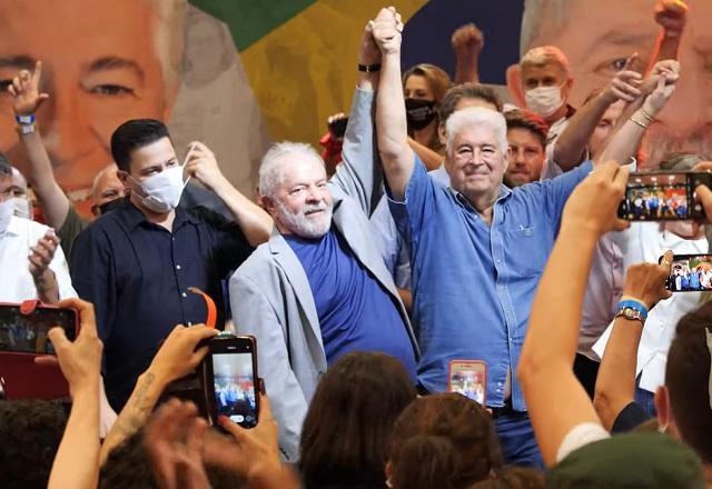 Requião se filia ao PT: "acredito no Lula porque sei que ele sabe fazer" Requião se filia ao PT: "acredito no Lula porque sei que ele sabe fazer"