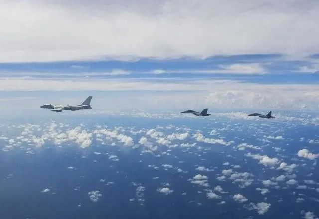 Imagem da noticia China realiza exercícios militares com munições reais perto de Taiwan