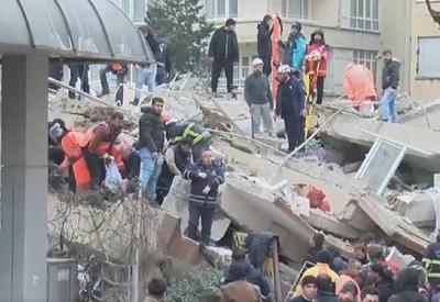 Terremoto na Turquia: navio de passeio recebe desabrigados Terremoto na Turquia: navio de passeio recebe desabrigados